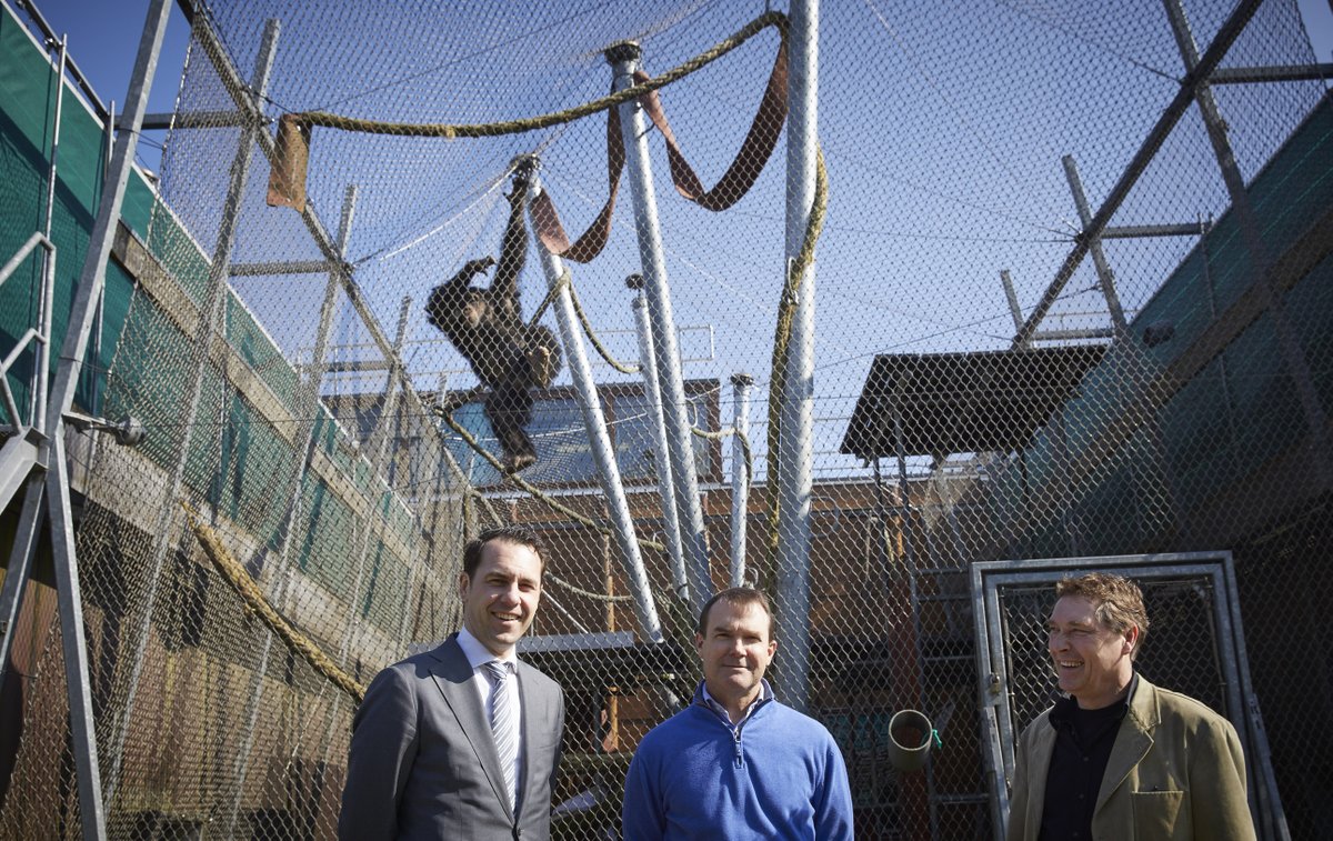 Demissionair staatssecretaris van Economische Zaken Martijn van Dam, secretaris-generaal van CITES John Scanlon en directeur van Stichting AAP David van Gennep.