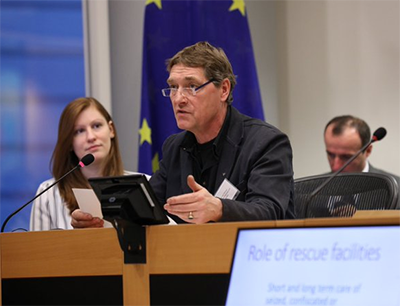 David van Gennep pleit voor opvang ondersteund door de EU.