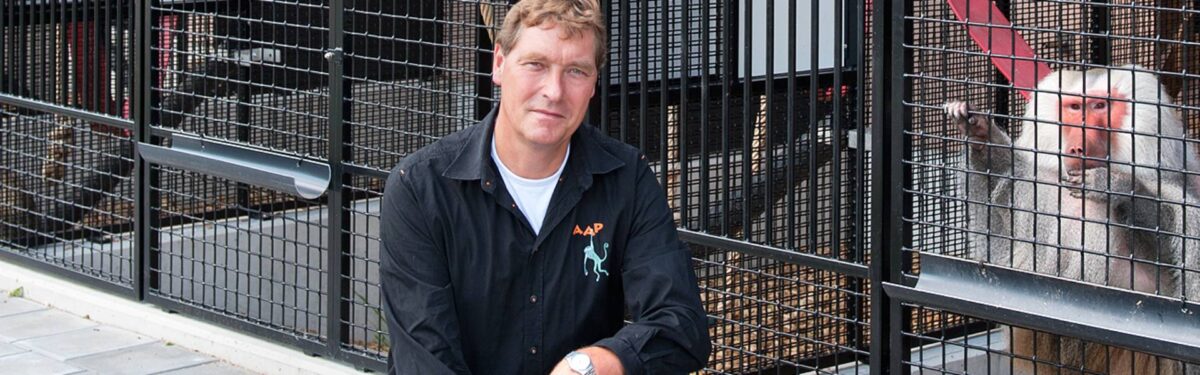 David van Gennep bij het nieuwe primaten verblijf bij Stichting AAP in Almere.